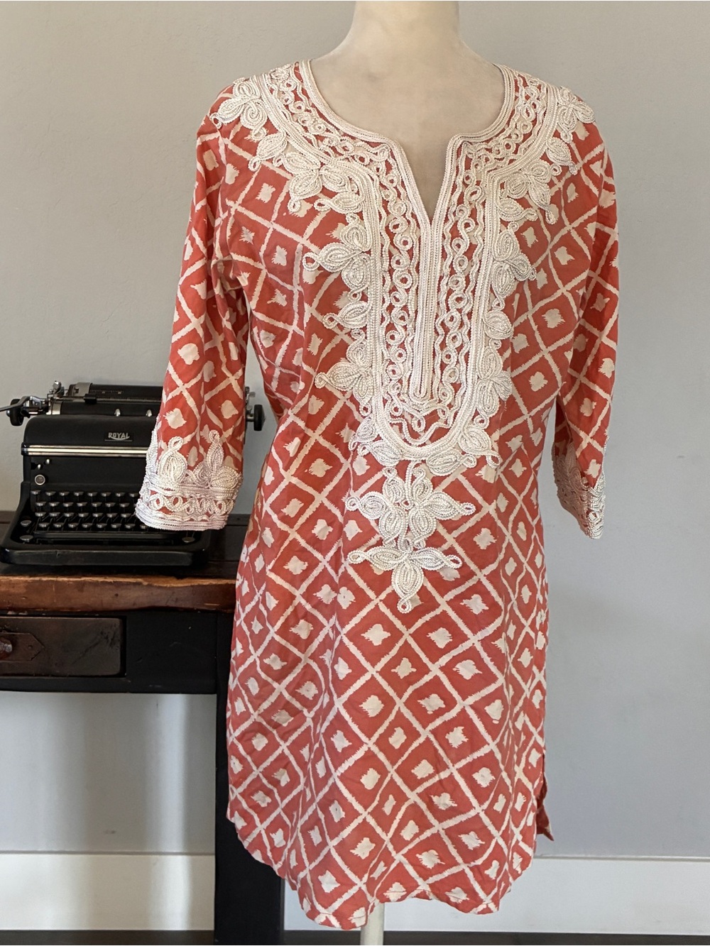 Roberta Freymann Geometric Embroidered Tunic Mini Dress in Coral - Size Large